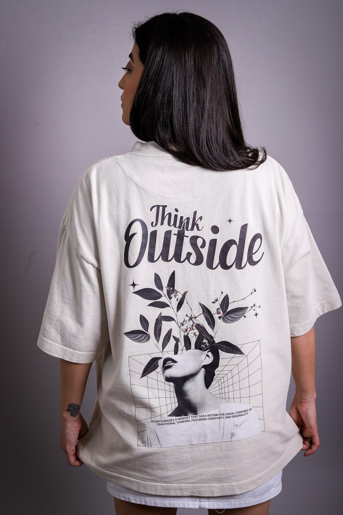 Camiseta Oversized Think Outside I