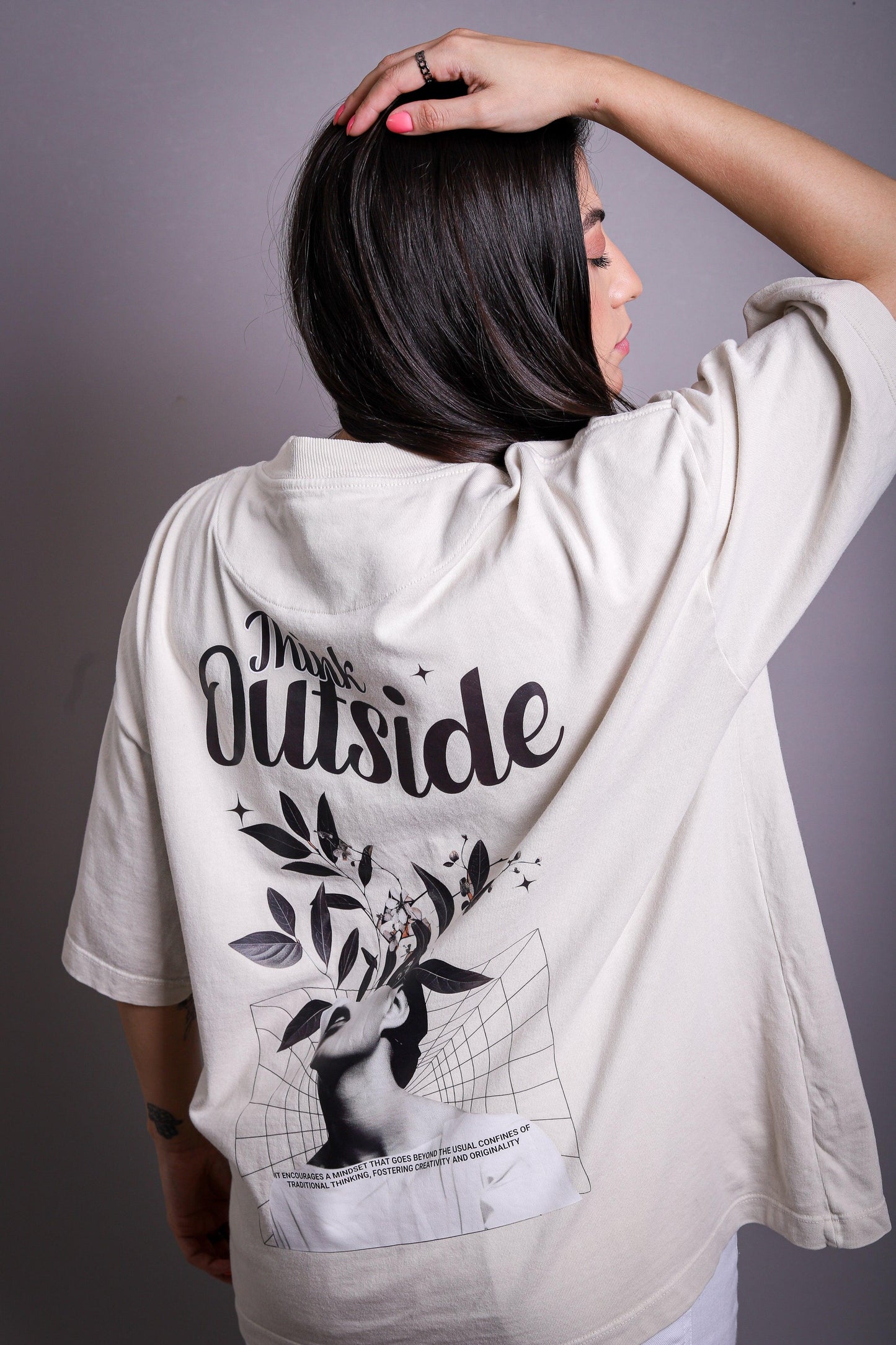 Camiseta Oversized Think Outside I