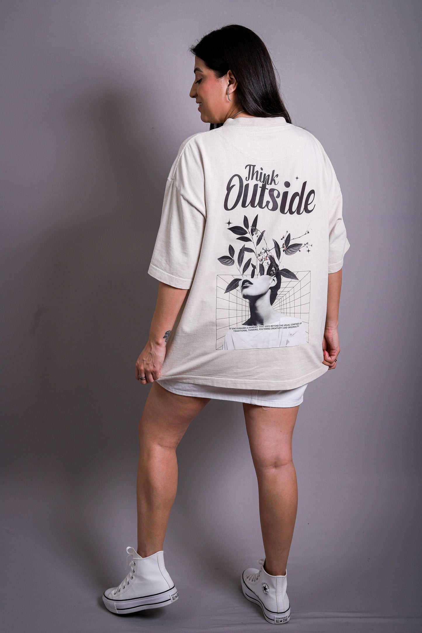 Camiseta Oversized Think Outside I