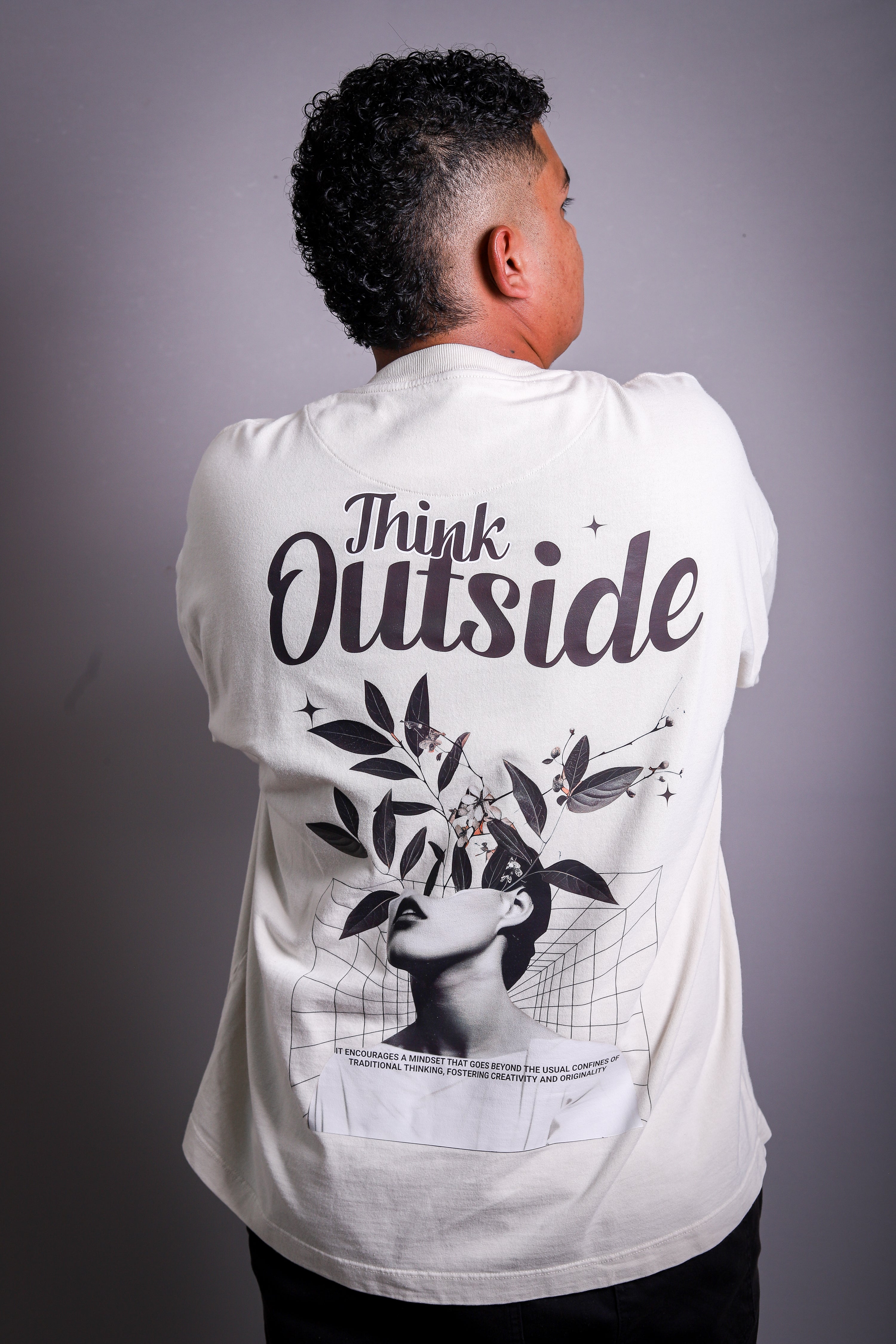 Camiseta Oversized Think Outside III